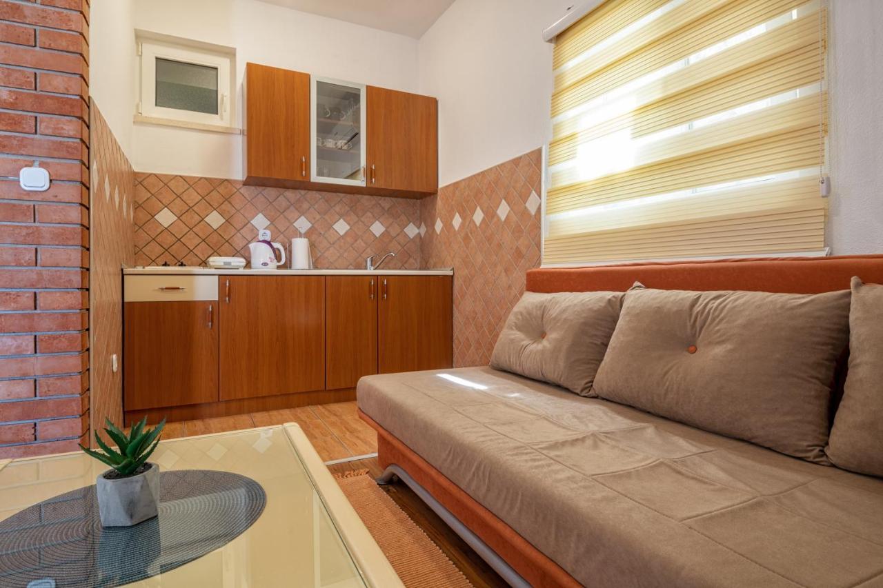 Apartments Leona Neum Exterior photo